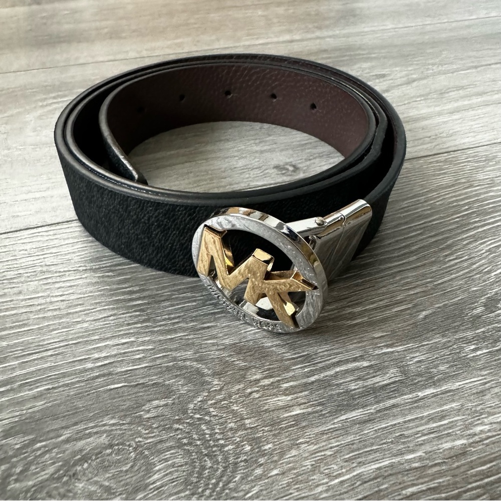 Michael Kors Woman’s Twist Reversible Belt 45 inch Excellent Condition Worn once - Picture 3 of 4